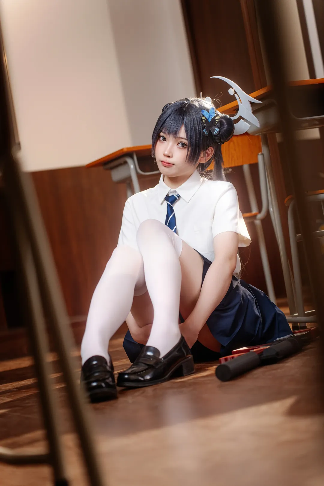 蔚蓝档案, 龙华妃咲cos, JK制服, 白丝, 教室写真 - 第2张