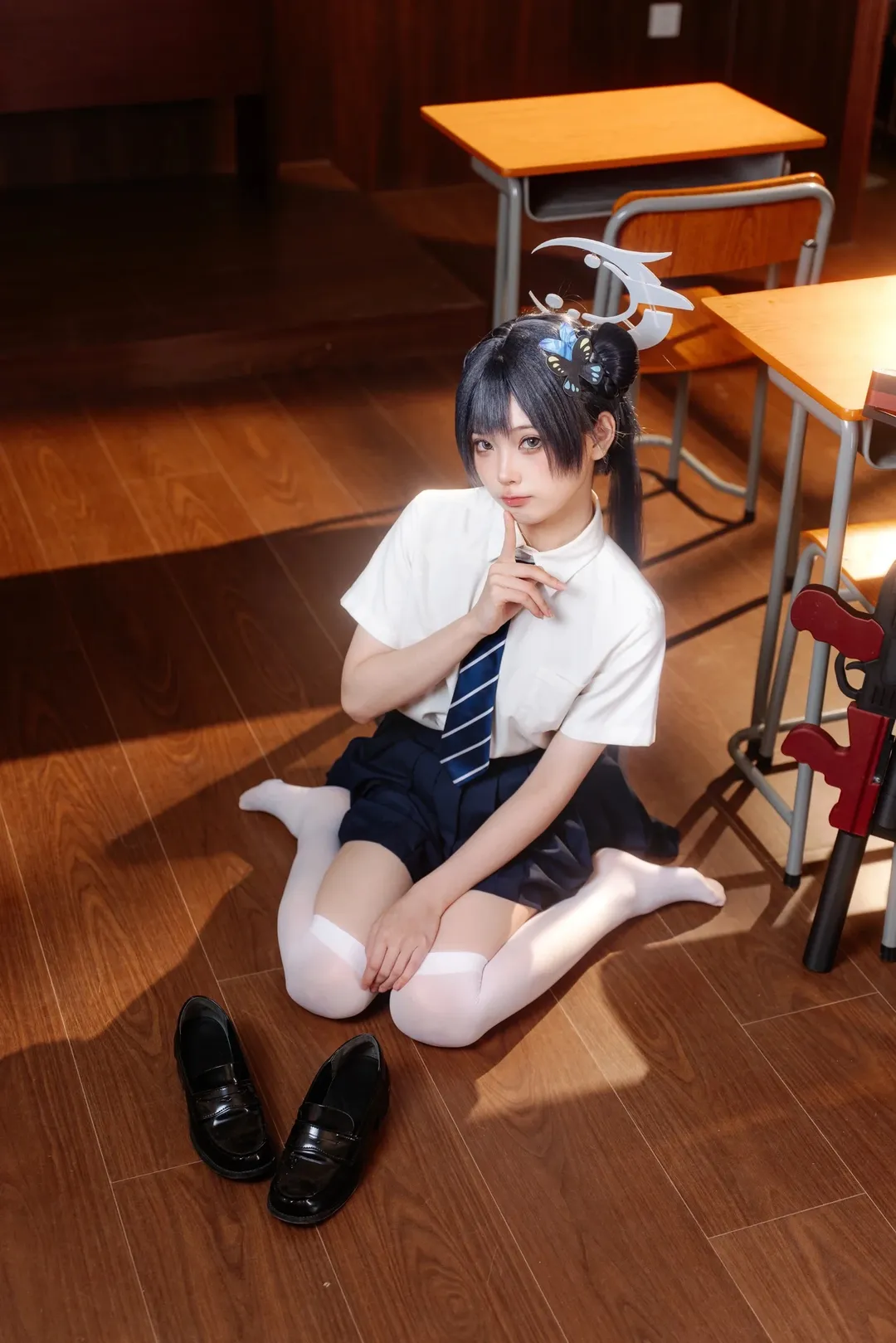 蔚蓝档案, 龙华妃咲cos, JK制服, 白丝, 教室写真 - 第3张