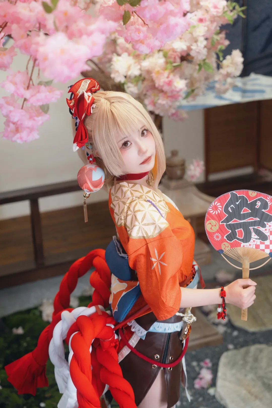 原神, ポートレート, 宵宮コスプレ, 和風庭園, 黒ストッキング コスプレ - 1枚目