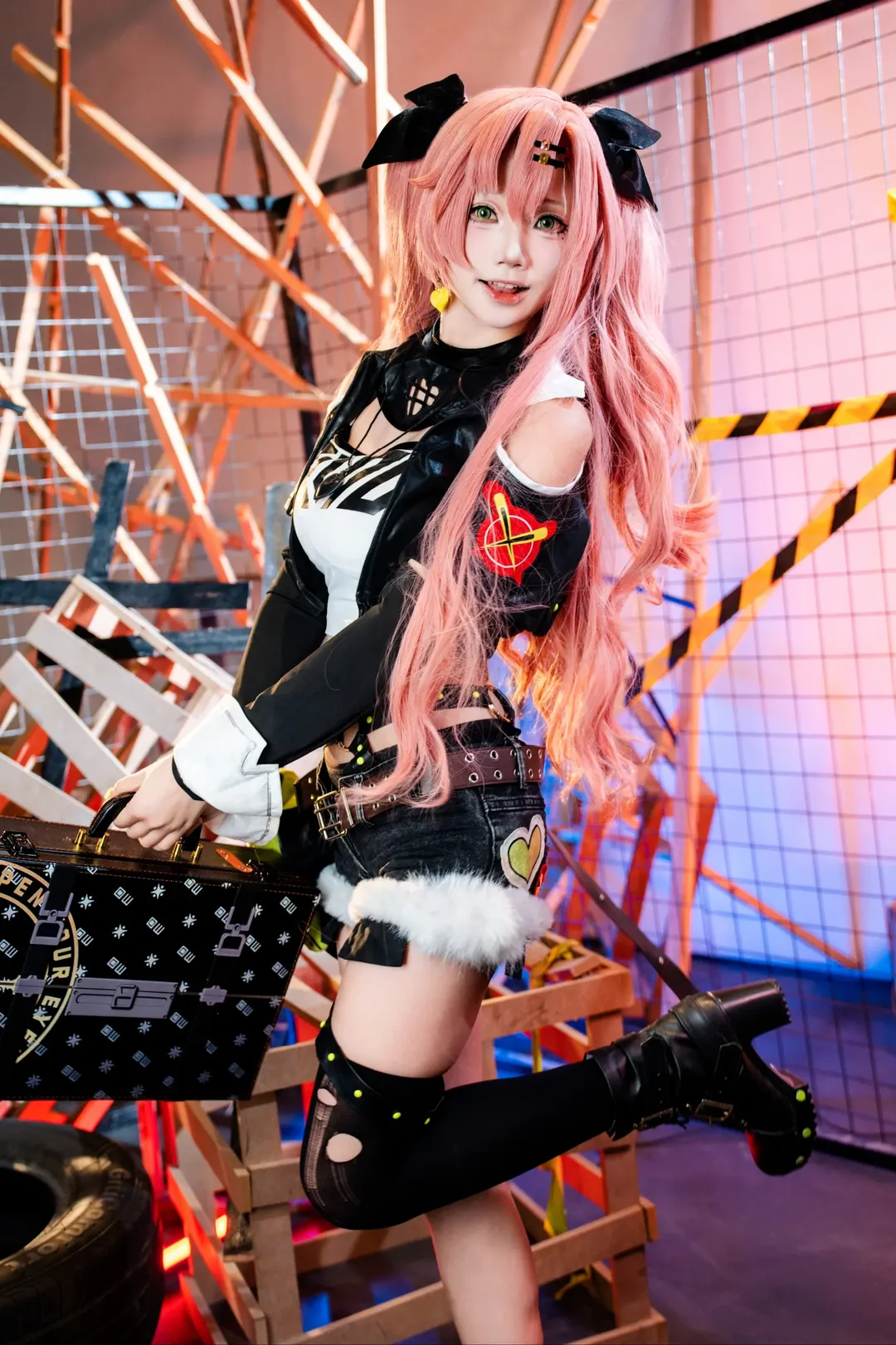 Zenless Zone Zero, Industrial style photography, Cosplay styling, Nicole Demara cosplay, Long socks styling - Image 2