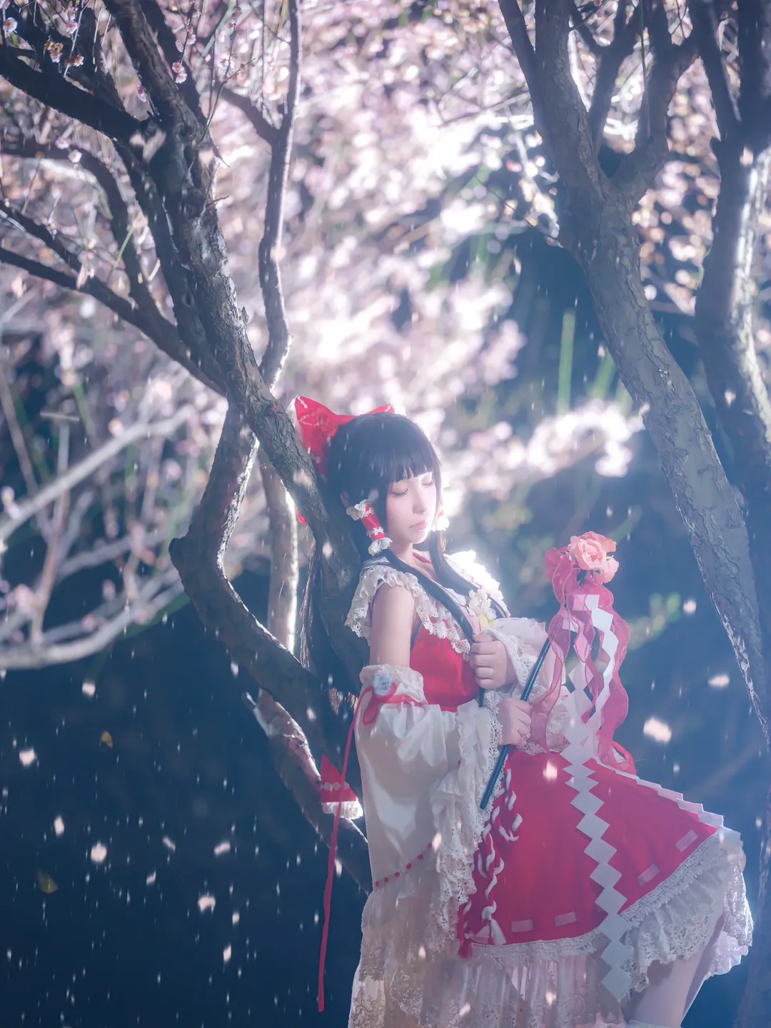 博丽灵梦cos, 东方Project, 夜景摄影, 花灵梦, 白丝袜 - 第3张