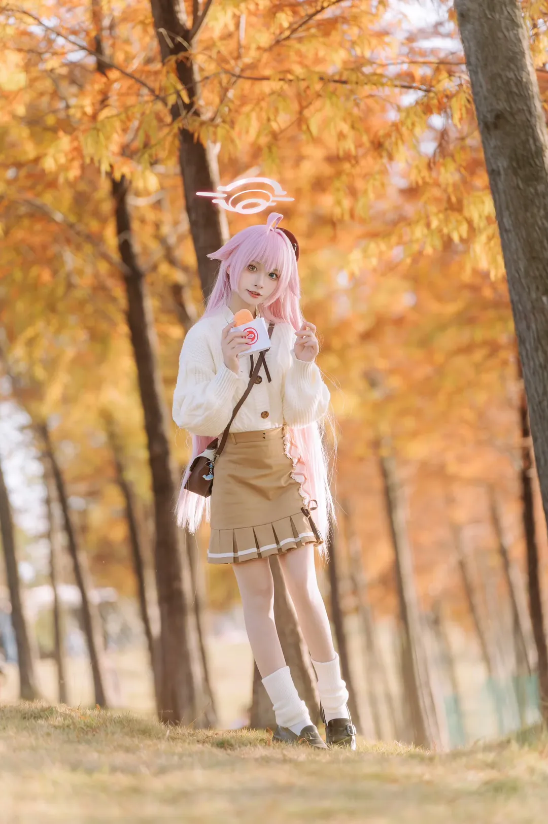 蔚蓝档案, 小鸟游星野cos, 落羽杉, 逆光氛围感, 白色堆堆袜 - 第1张