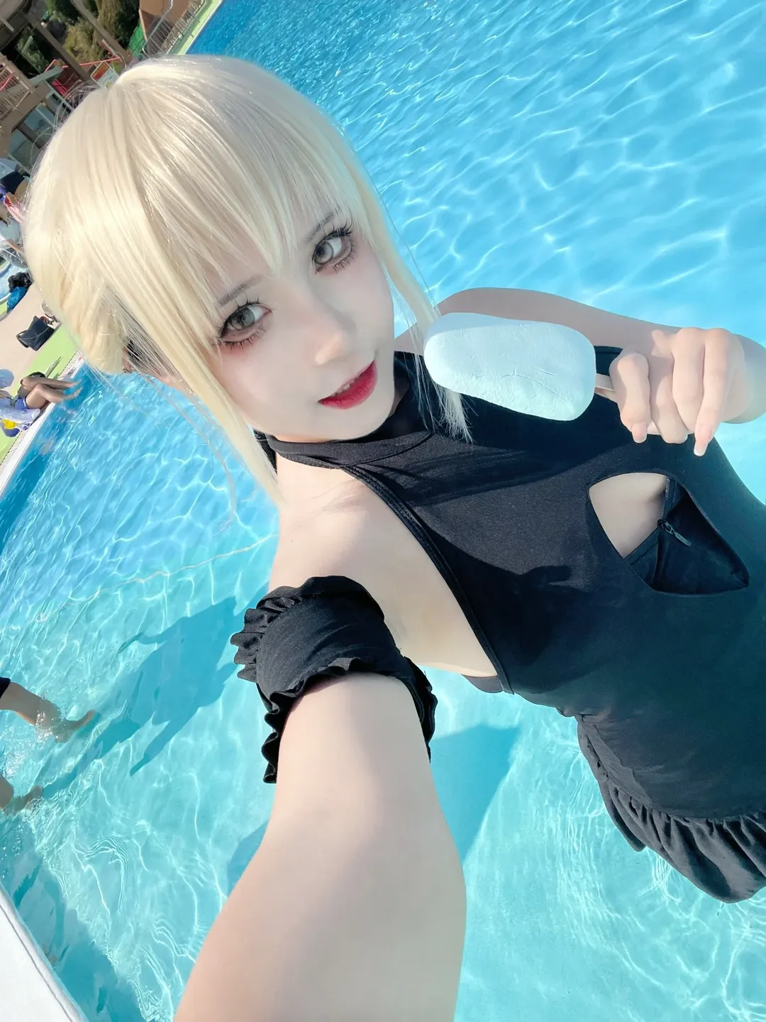 Fate/Grand Order, プールコスプレ, 日本のアニメイベント, セイバーオルタ コスプレ, 黒い水着