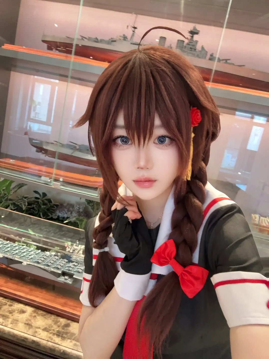 海军风cos, 舰队Collectioncos, 水手服双麻花辫, 博物馆拍照, 半指手套