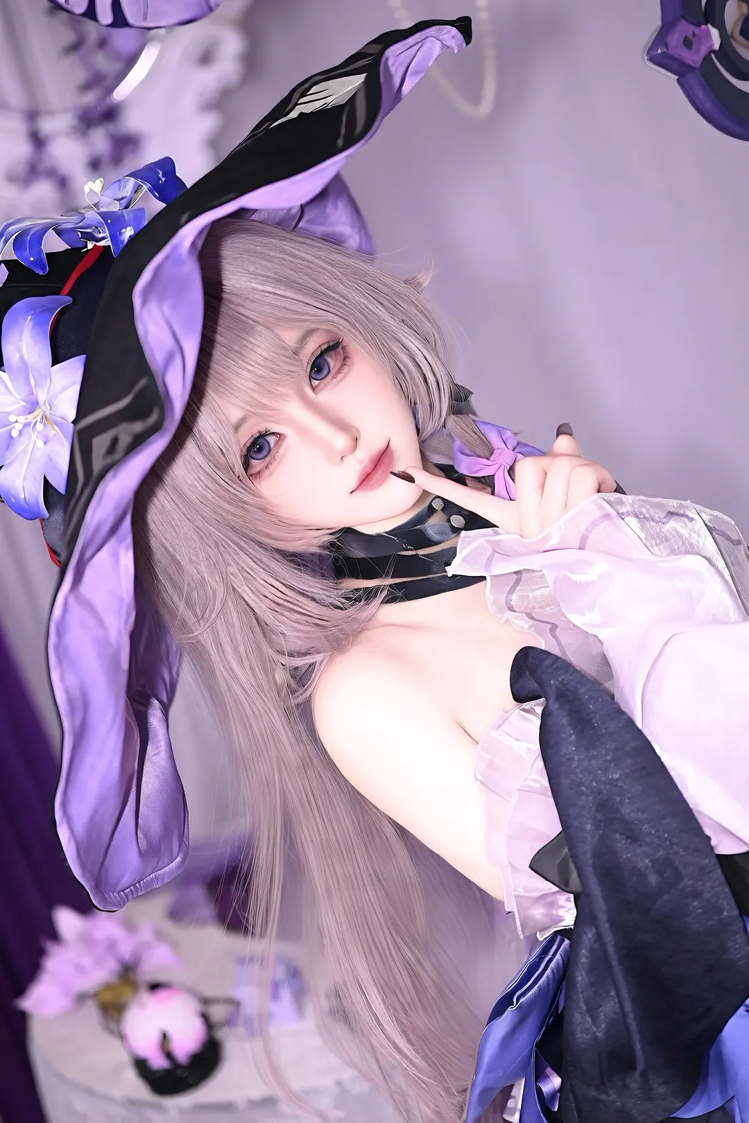 紫色系穿搭, 梦幻写真, 魔法师cos, 法杖道具, 露肩造型 - 第1张