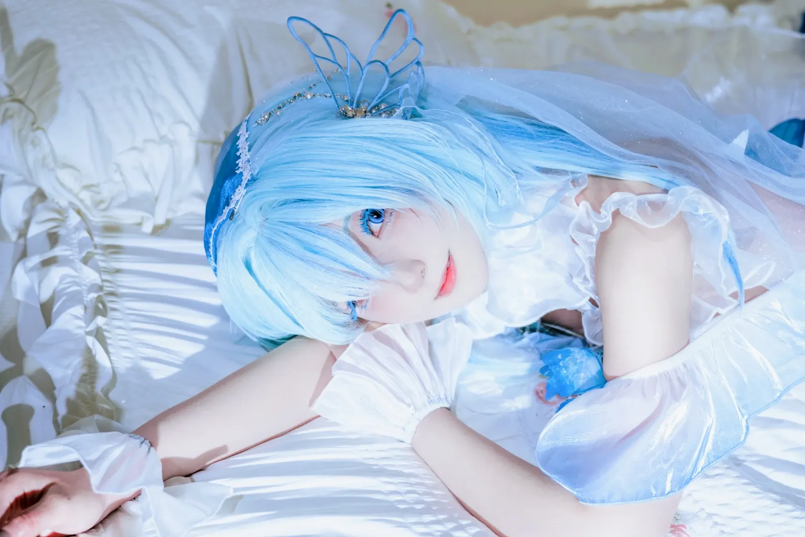 Wuthering Waves, The Shorekeeper cosplay, Dreamy atmosphere, Blue and white style cosplay, Qixi Festival