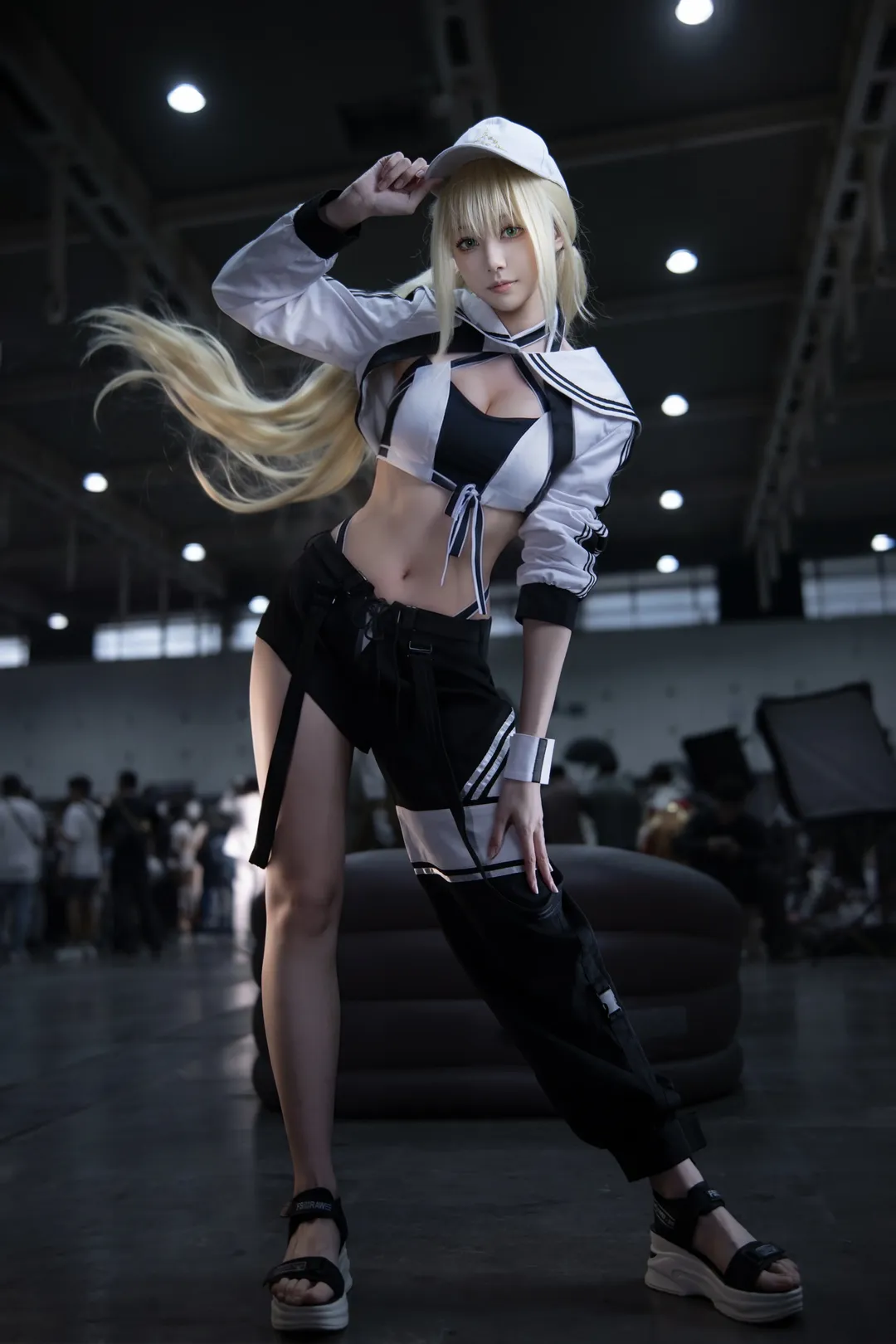 Fate/Grand Order, Convention photos, Altria Caster cosplay, Sporty style, Swimsuit cosplay