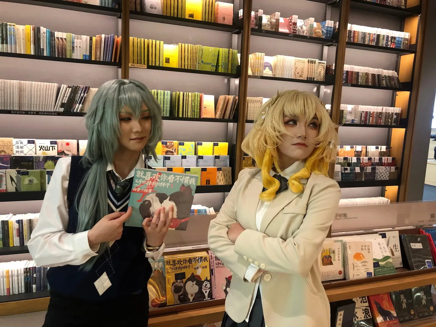 崩坏星穹铁道, 夏雅cos, cosplay日常, 反差萌, 书店拍照