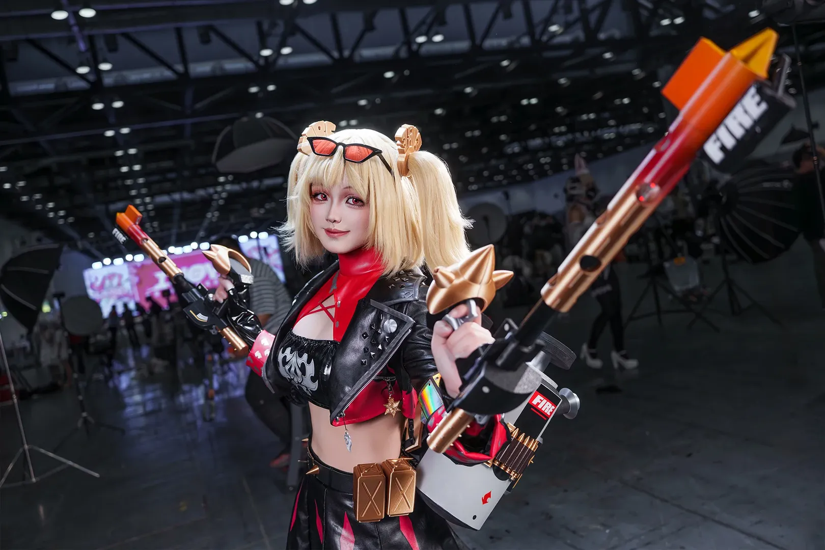 Zenless Zone Zero, cosplay, Convention photos, Black tights outfit, Burnice cosplay - Image 2
