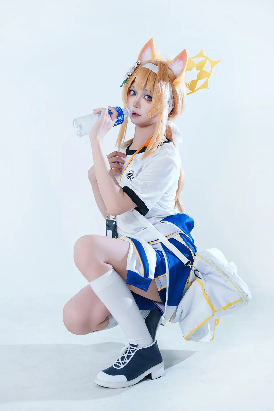蔚蓝档案, 二次元cosplay, 玛丽cos, 白丝穿搭, 运动风场照