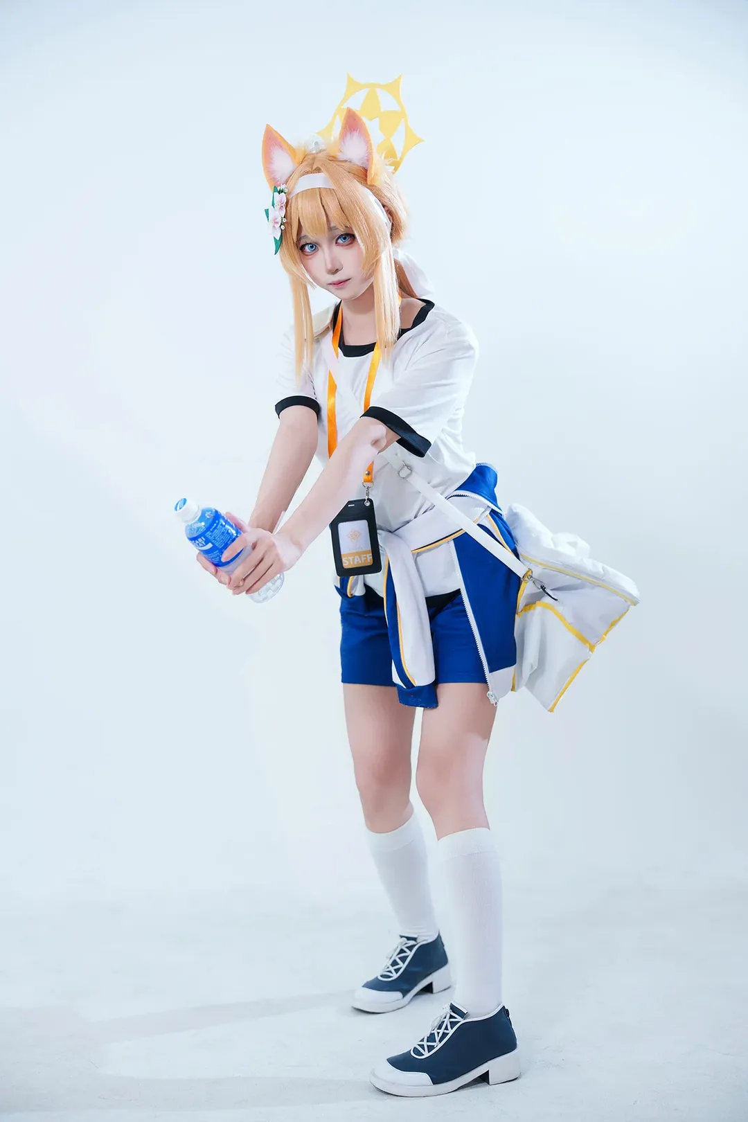 蔚蓝档案, 二次元cosplay, 玛丽cos, 白丝穿搭, 运动风场照 - 第3张
