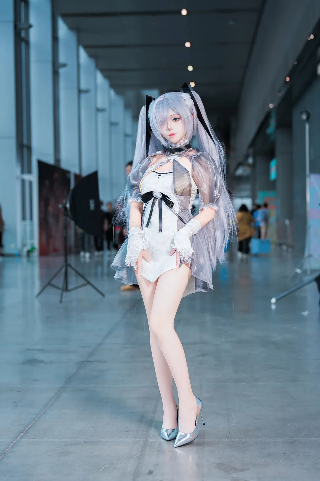 漫展返图, 萤火虫漫展, 灰姑娘cos, 胜利女神：妮姬, 白丝穿搭 - 第1张