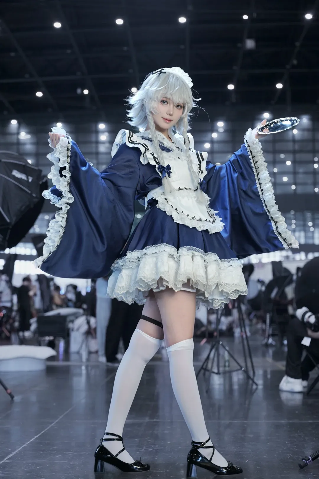 东方project, 漫展场照, 十六夜咲夜cos, 女仆装cos, 蓝白女仆裙 - 第2张