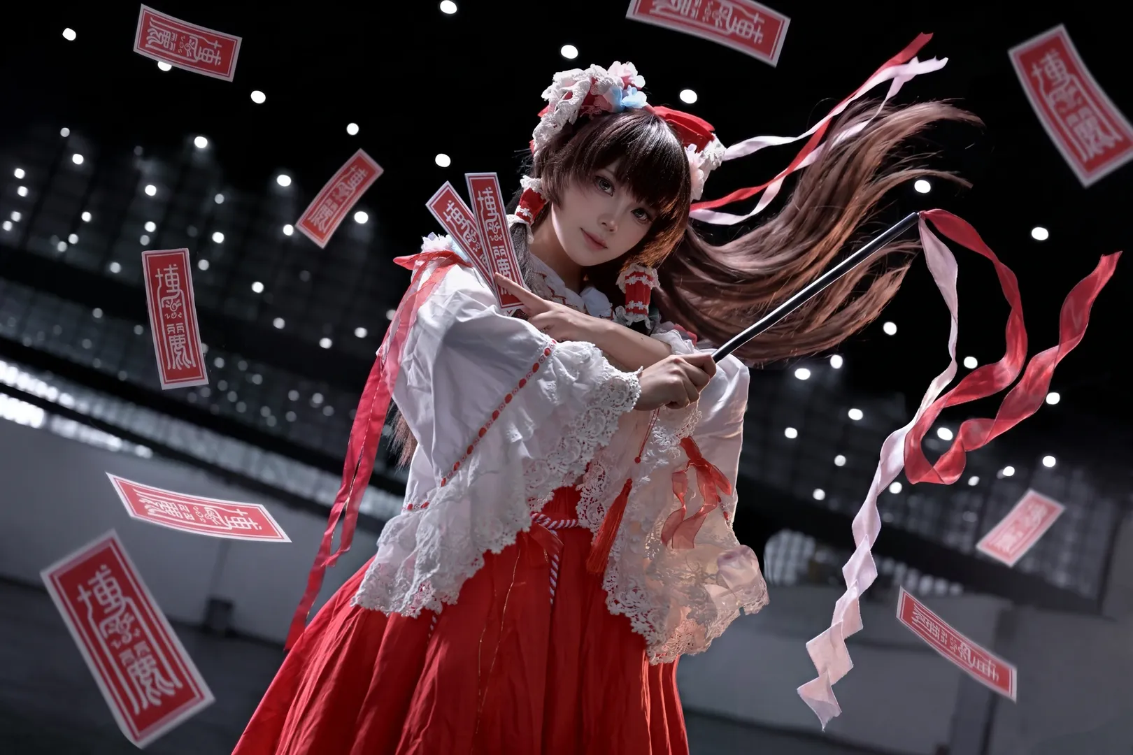 Reimu Hakurei Cosplay, Touhou Project, Cosplay photography, Convention photos, Red and white shrine maiden - Image 2