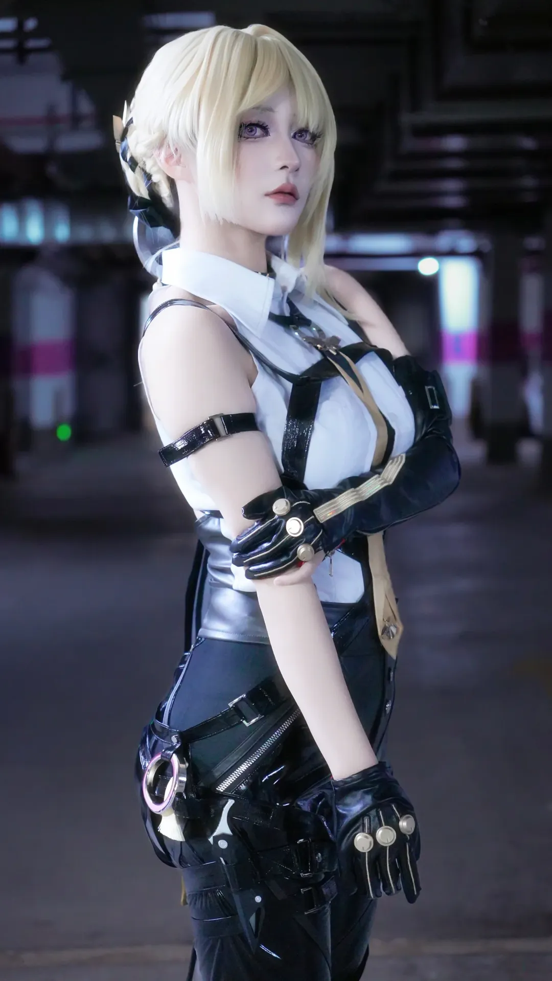 绝区零, cosplay摄影, 漆皮穿搭, 伊芙琳cos, 地下车库风 - 第1张