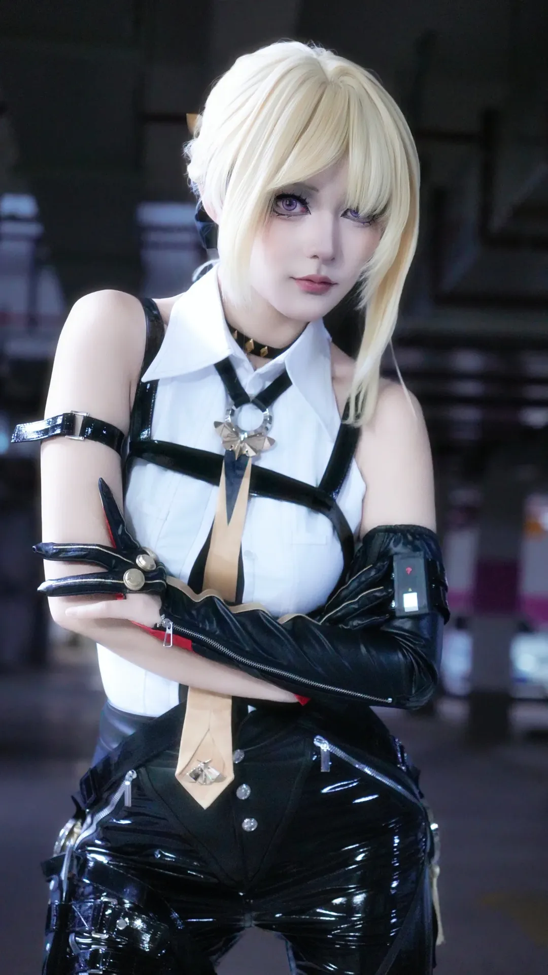 绝区零, cosplay摄影, 漆皮穿搭, 伊芙琳cos, 地下车库风