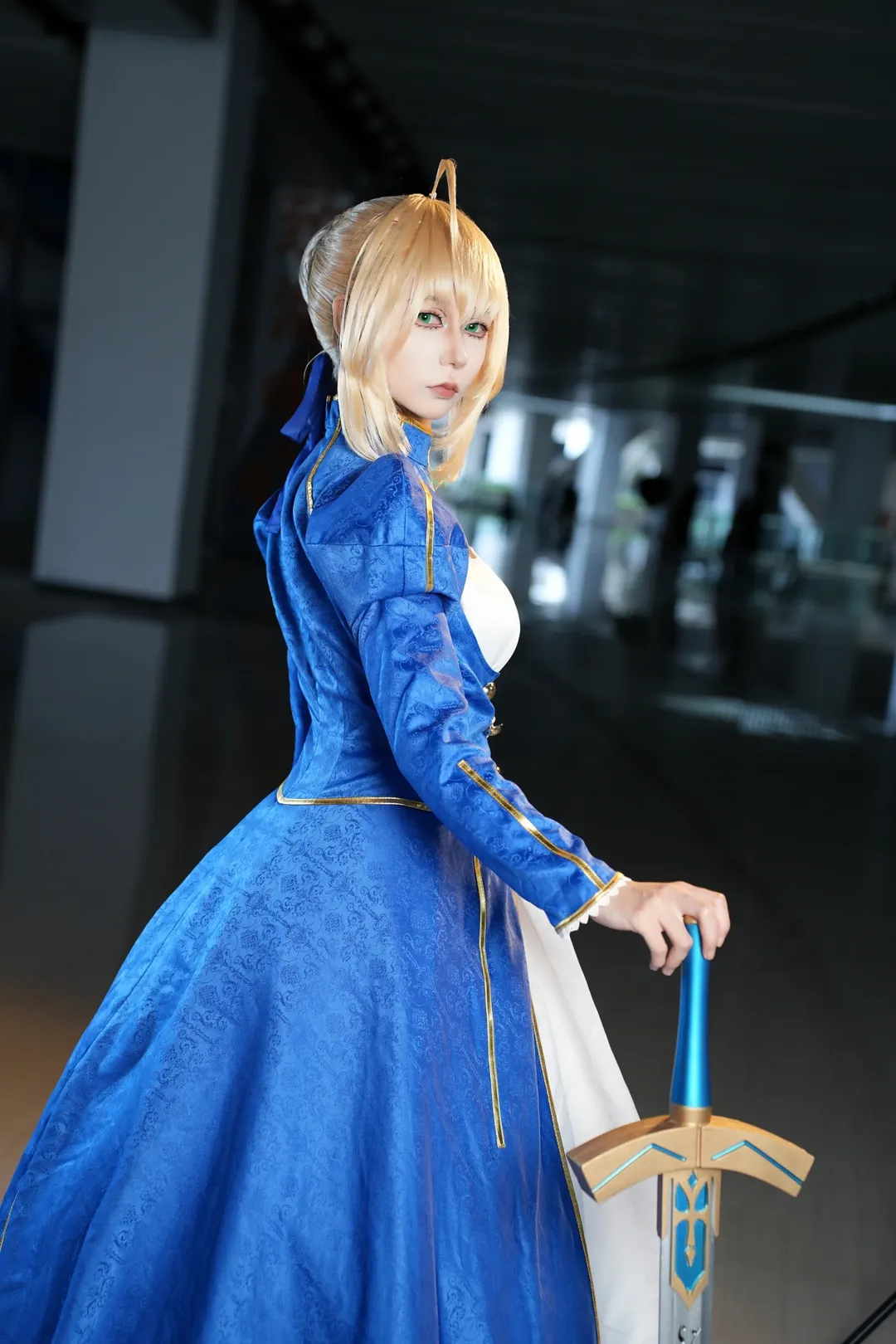 Fate/Grand Order, Altria cosplay, King of Knights, Blue and white dress, Holy Grail War - Image 2