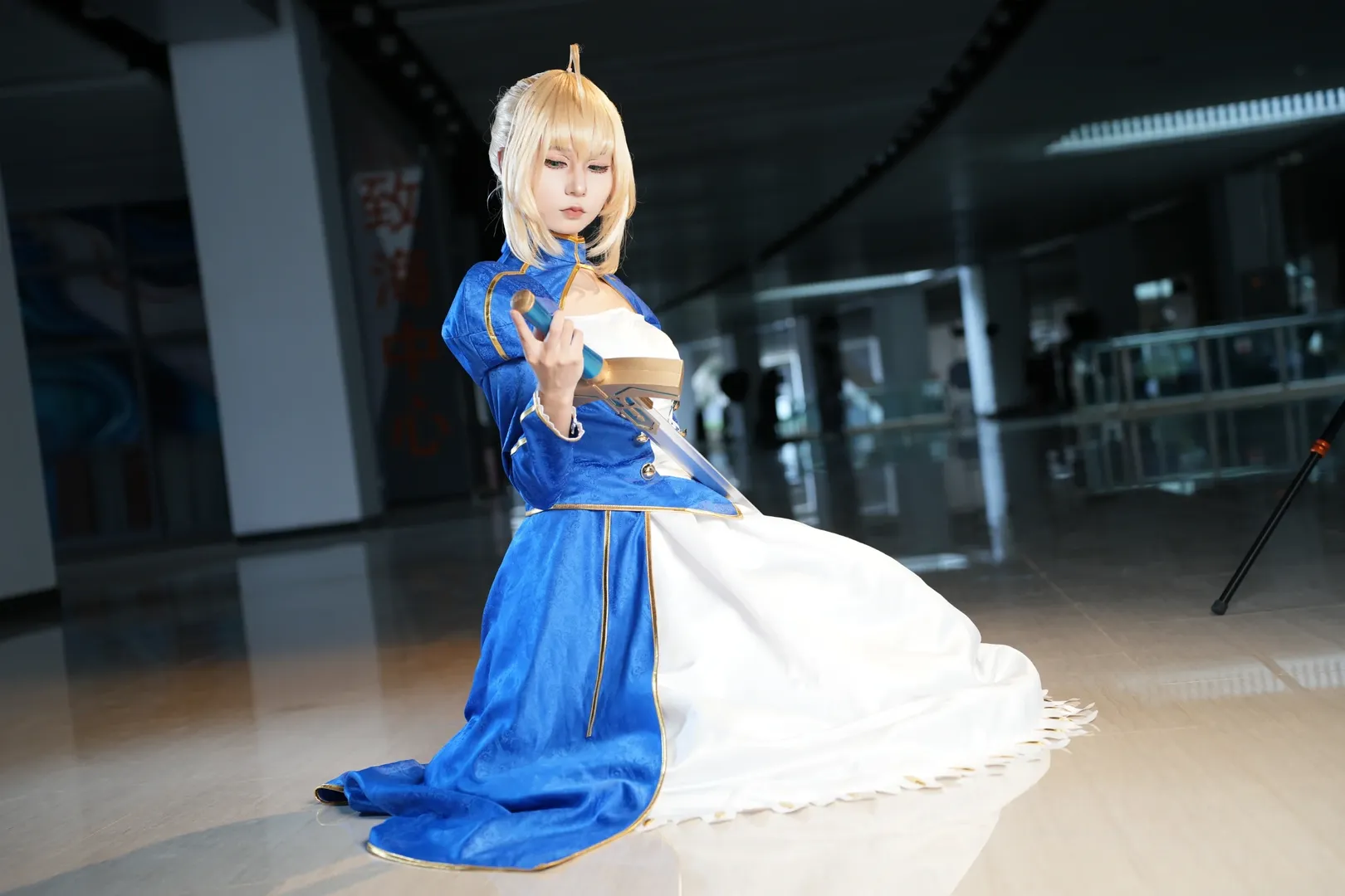Fate/Grand Order, Altria cosplay, King of Knights, Blue and white dress, Holy Grail War - Image 4