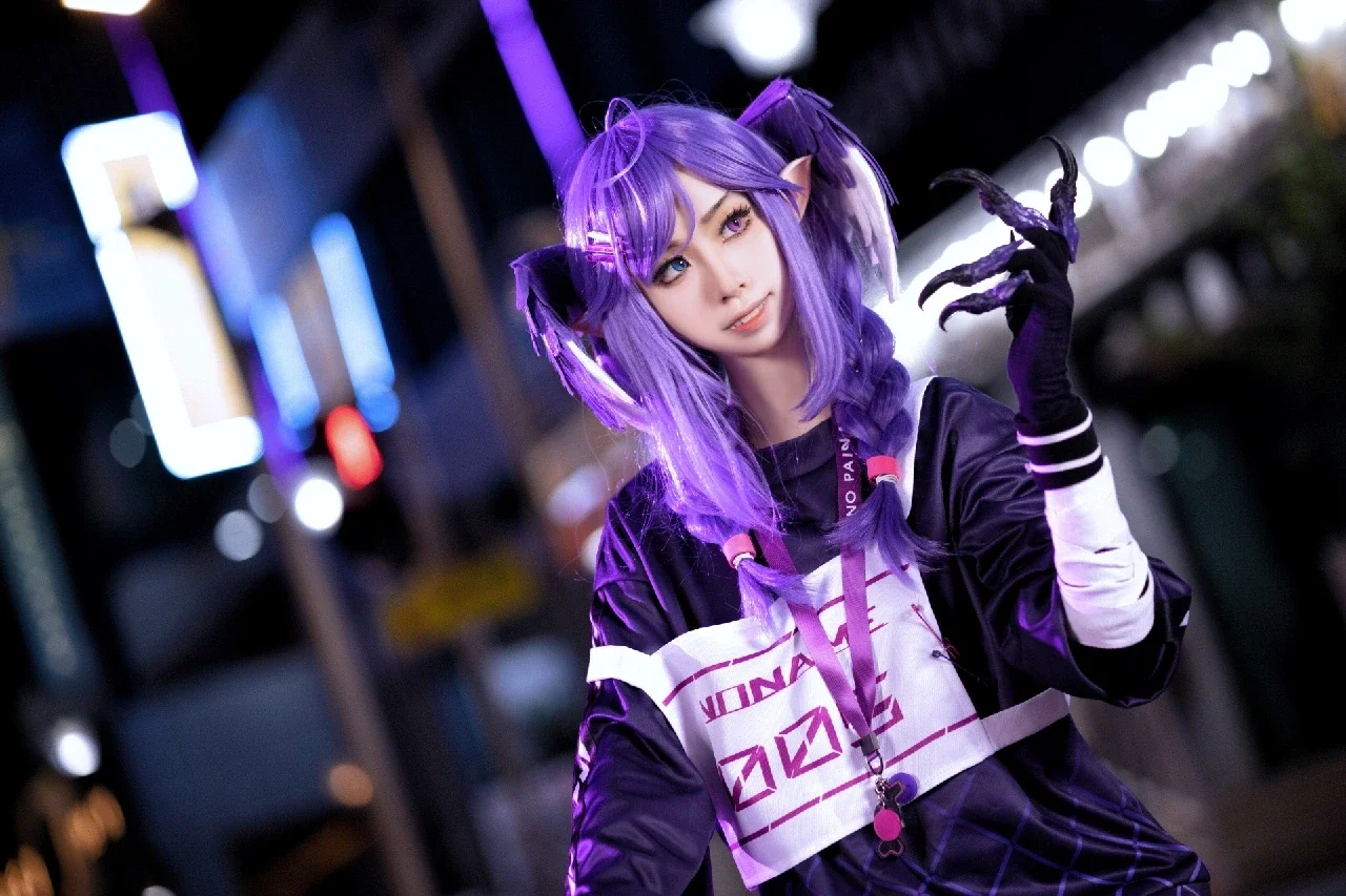 紫のウィッグ, テックウェアコーデ, にじさんじEN, セレン 龍月 コスプレ, サイバーパンクストリートスナップ - 2枚目