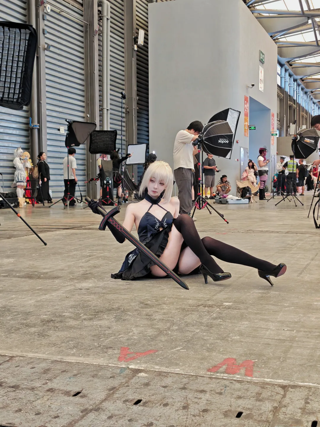 Fate/Grand Order, イベント写真, コスプレ撮影, 黒セイバーのコスプレ, チャイナジョイ2026 - 2枚目