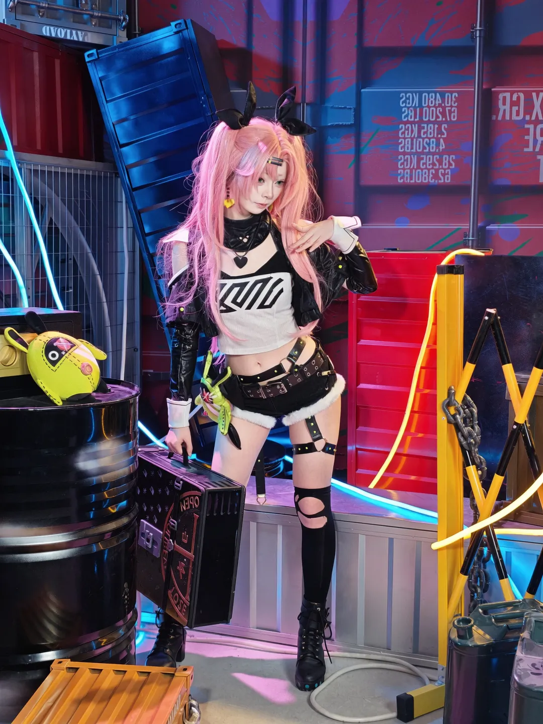 ゼンレスゾーンゼロ, インダストリアル写真, ニーソックス コーデ, コスプレの舞台裏, にこ コスプレ - 3枚目