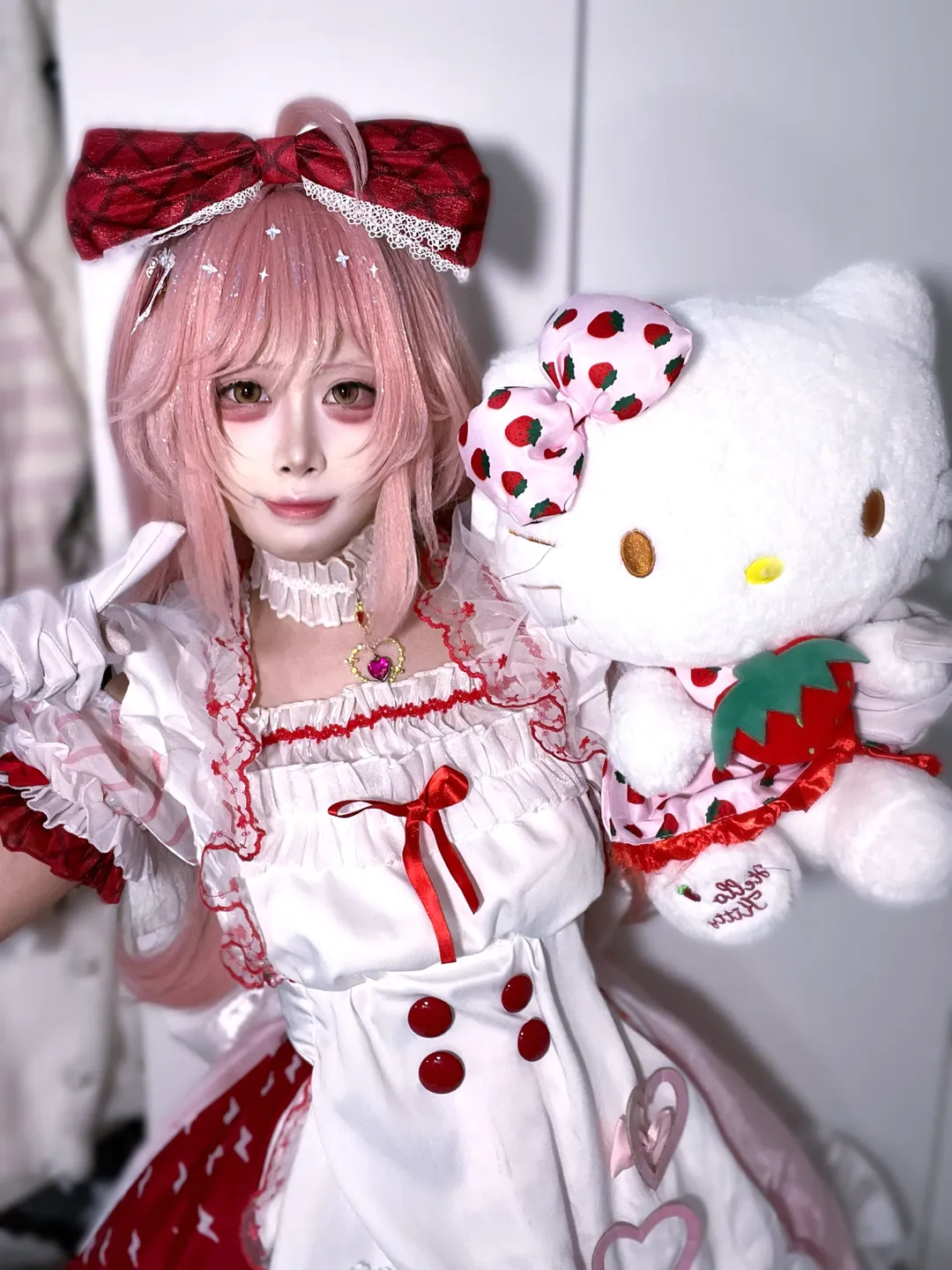 Arknights, Pink-haired girl, Goldenglow cosplay, Sanrio collaboration, Japanese sweet style