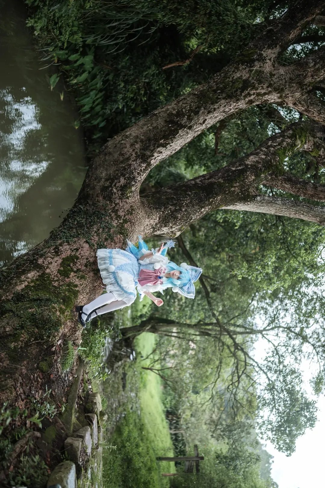 东方project, cosplay正片, 琪露诺cos, 白丝穿搭, 溪谷户外摄影 - 第8张