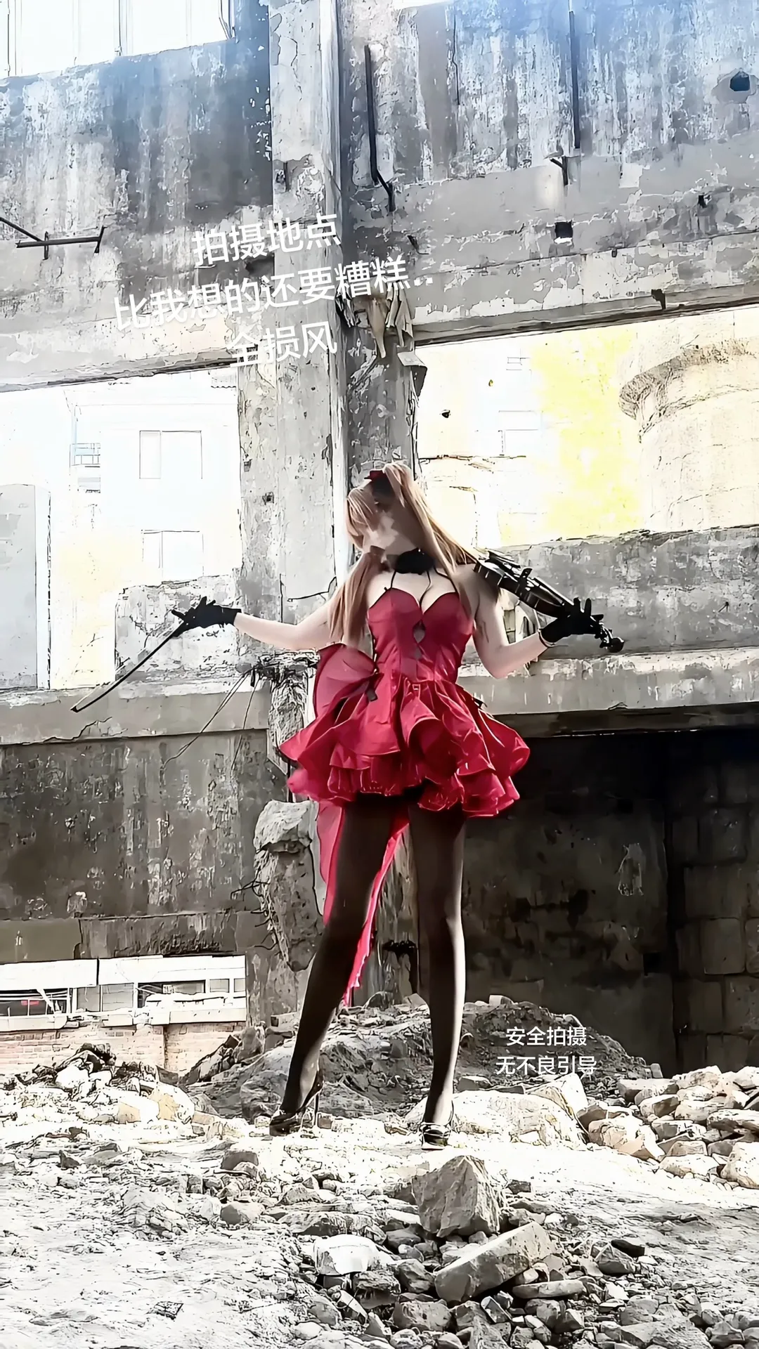 二次元cosplay, EVA, 明日香cos, 黑丝穿搭, 废墟风摄影 - 第1张