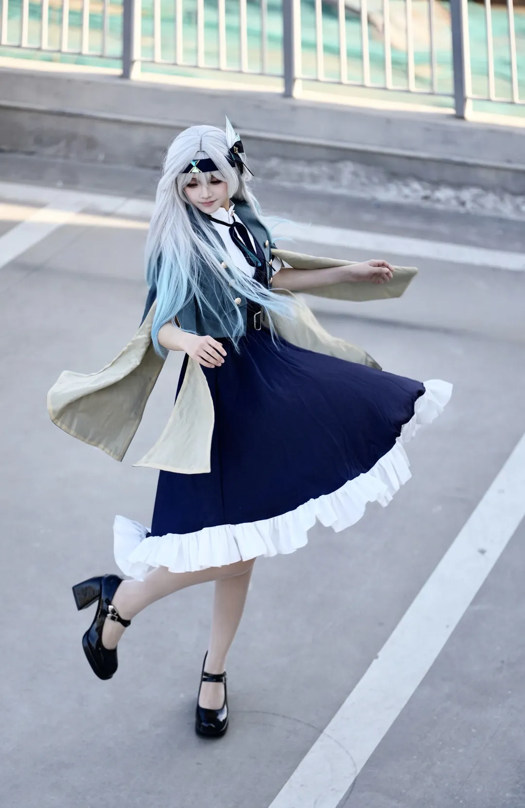 Honkai: Star Rail, Firefly cosplay, Cosplay photography, Anime-style fashion, Action shot