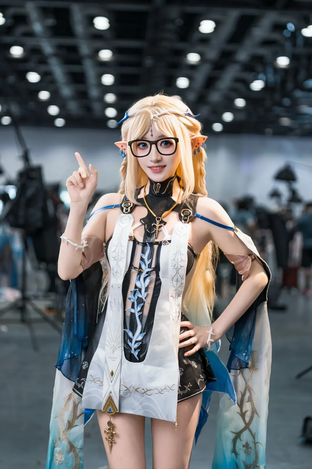 Wuthering Waves, Cartethyia Cosplay, Convention photos, Elf ears, Cosplay outfit - Image 2