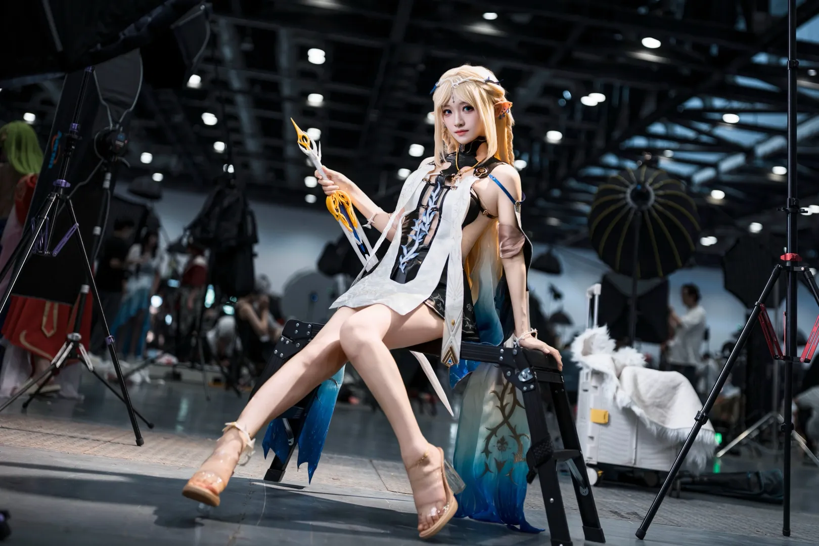 鸣潮, 卡提希娅cos, 漫展摄影, cosplay穿搭, 金发造型