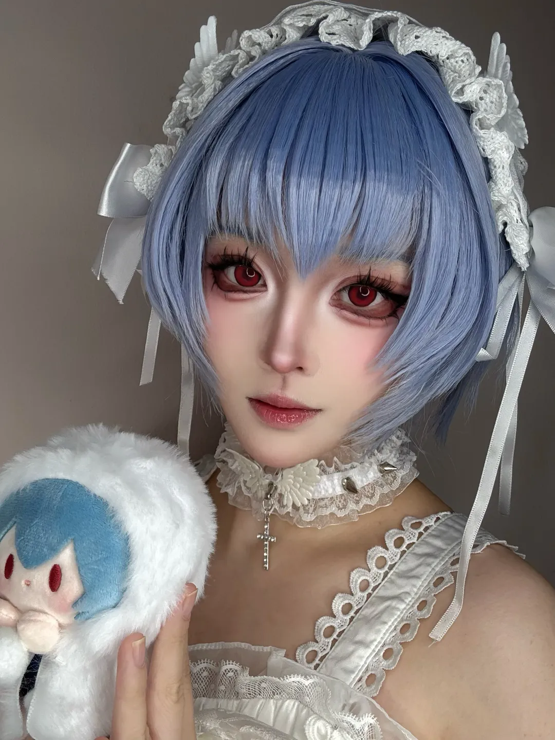 綾波レイコスプレ, 新世紀エヴァンゲリオン, オリジナル洋装, 白いレースのチョーカー, 赤眼青髪