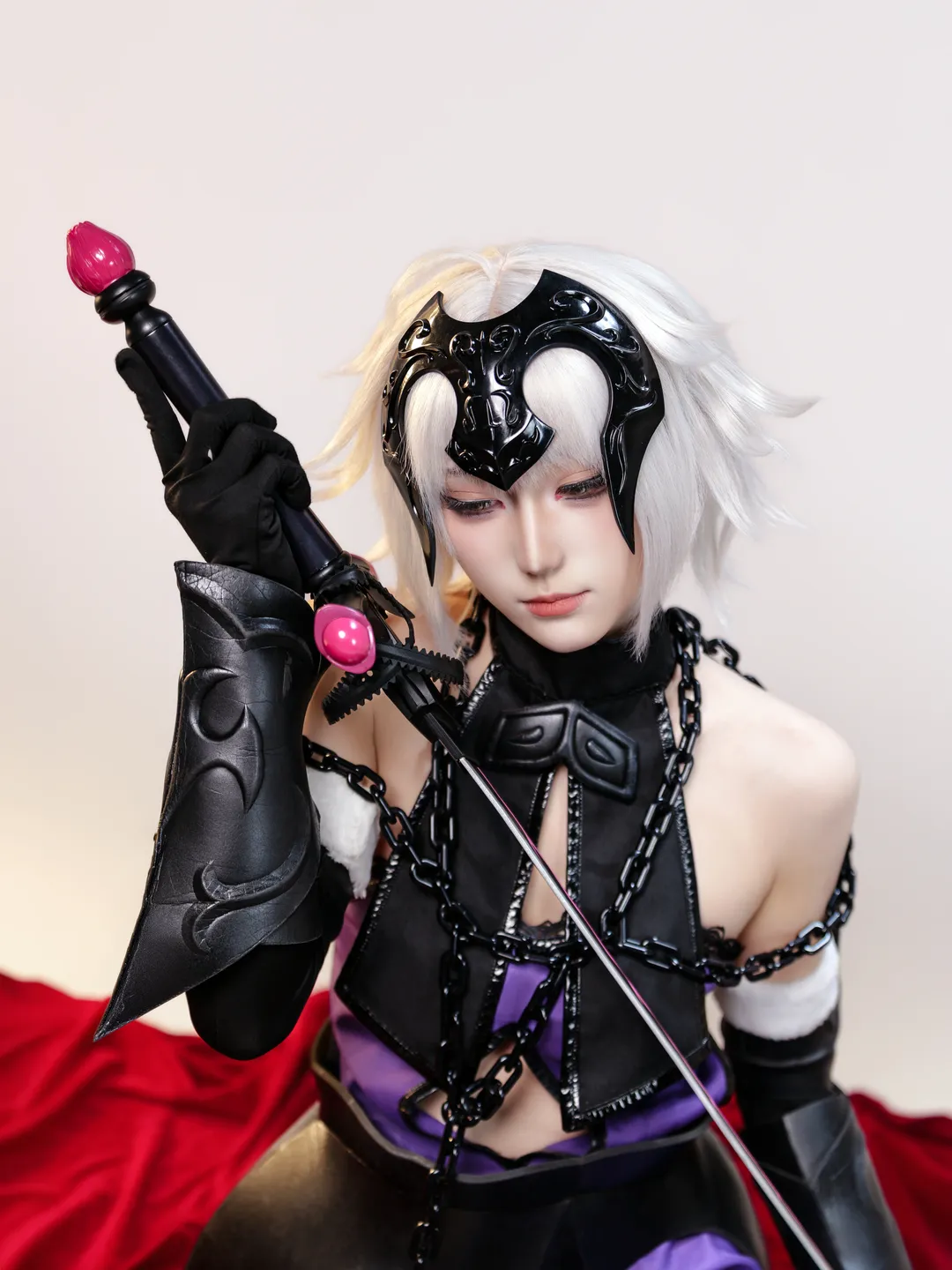 Anime cosplay, Fate/Grand Order, Jeanne d'Arc (Alter) cosplay, Fate/Grand Order, White-haired female knight - Image 1