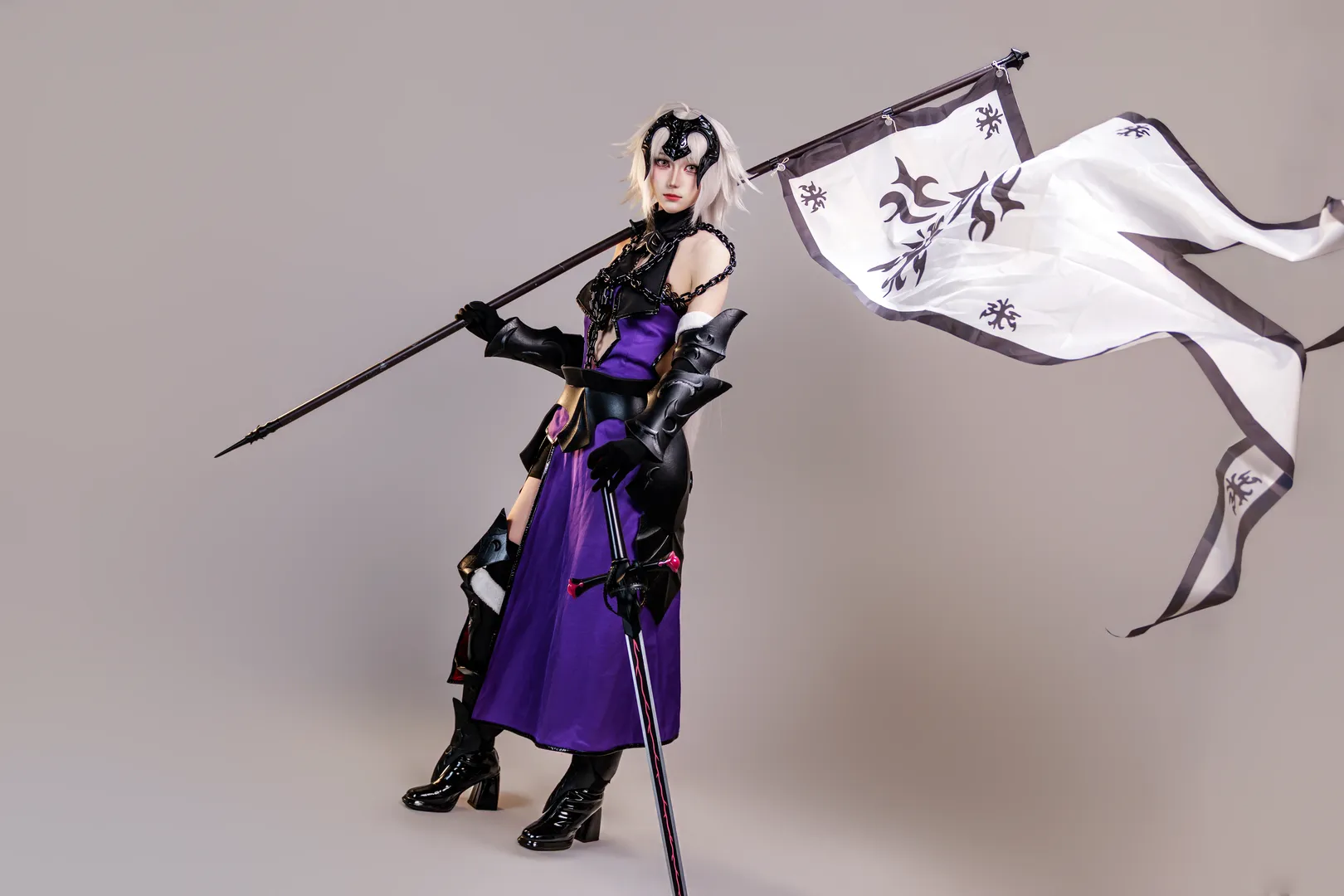 cosplay, Fate/Grand Order, 黑贞德cos, 银发, 丝袜 - 第3张