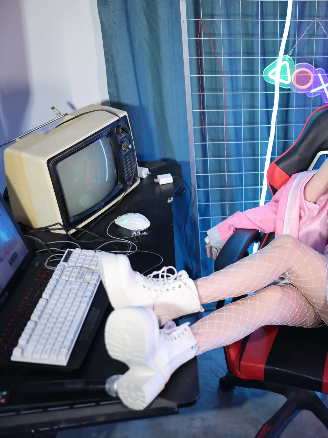赛博朋克, 电竞少女, 胜利女神NIKKE, 毒蛇cos, 白色渔网袜 - 第1张