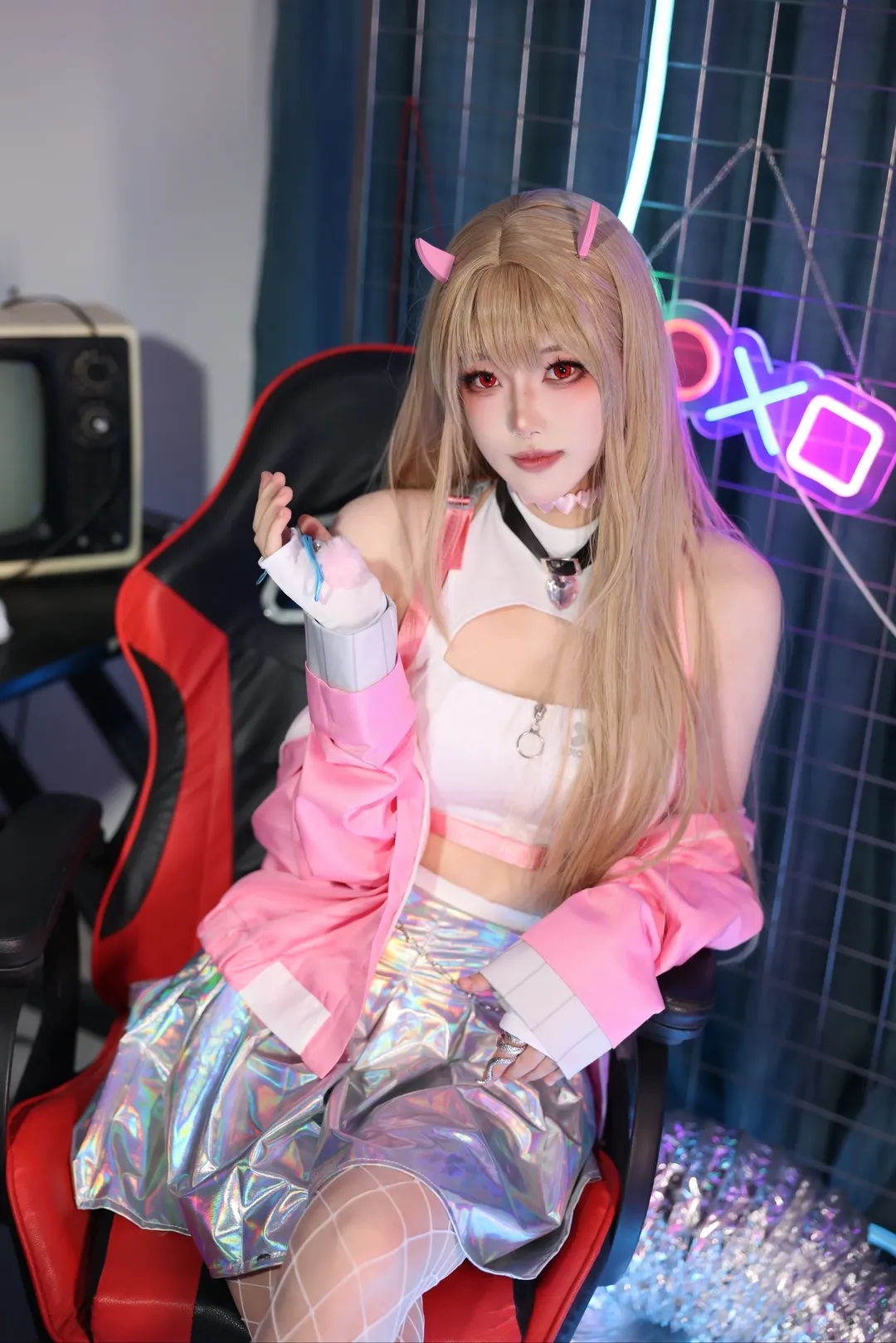 cosplay, 胜利女神NIKKE, 毒蛇cos, 电竞房拍照, 白丝网袜 - 第3张
