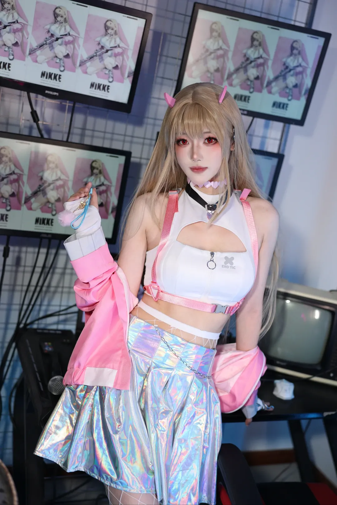 cosplay, 胜利女神NIKKE, 毒蛇cos, 电竞房拍照, 白丝网袜 - 第4张