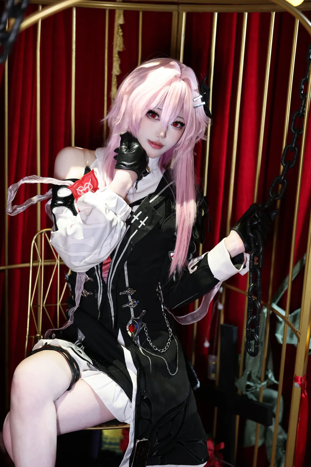Honkai: Star Rail, Evernight cosplay, Pink wig, Gothic style cosplay, Chain cage scene - Image 2