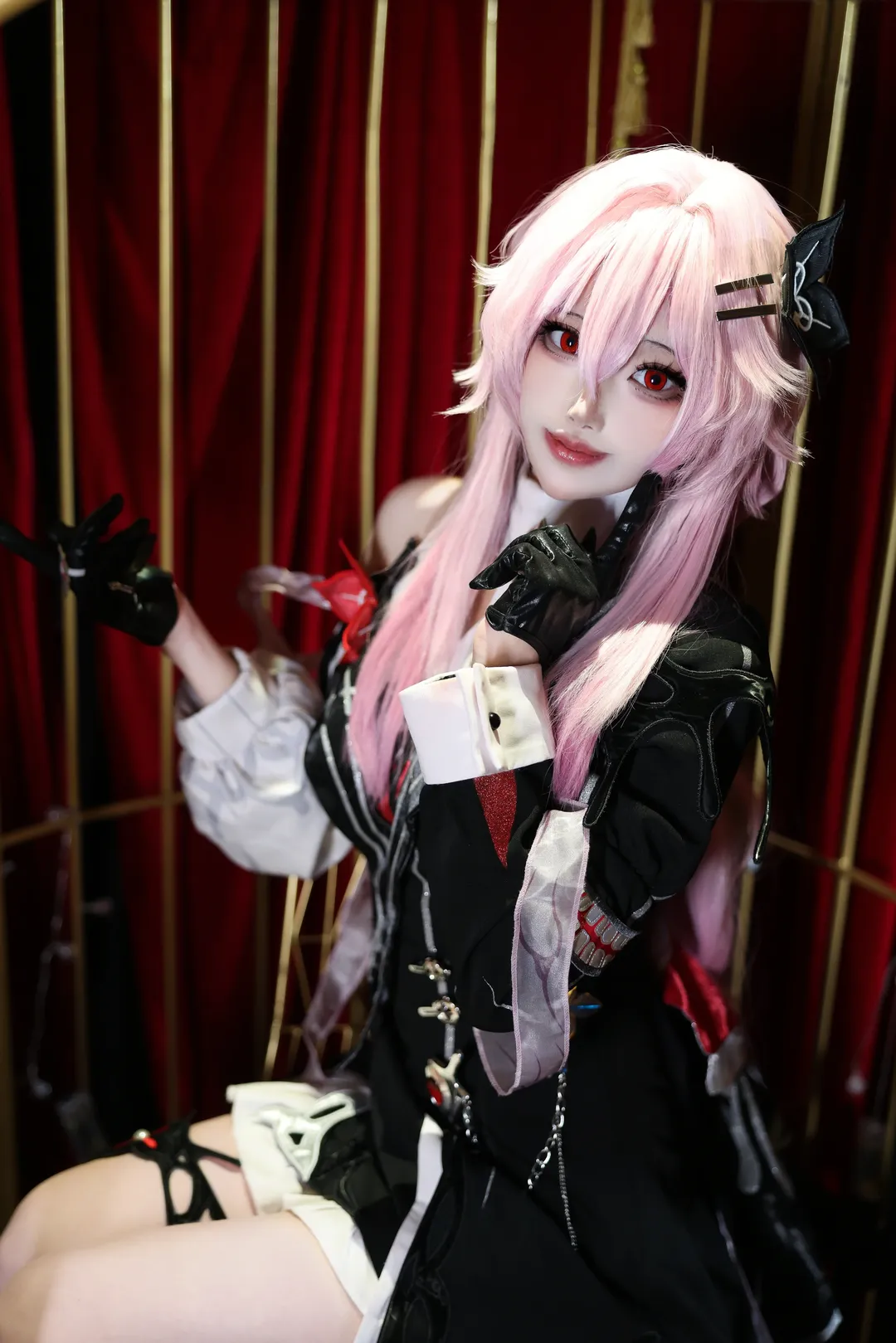 Honkai: Star Rail, Evernight cosplay, Pink wig, Gothic style cosplay, Chain cage scene - Image 3