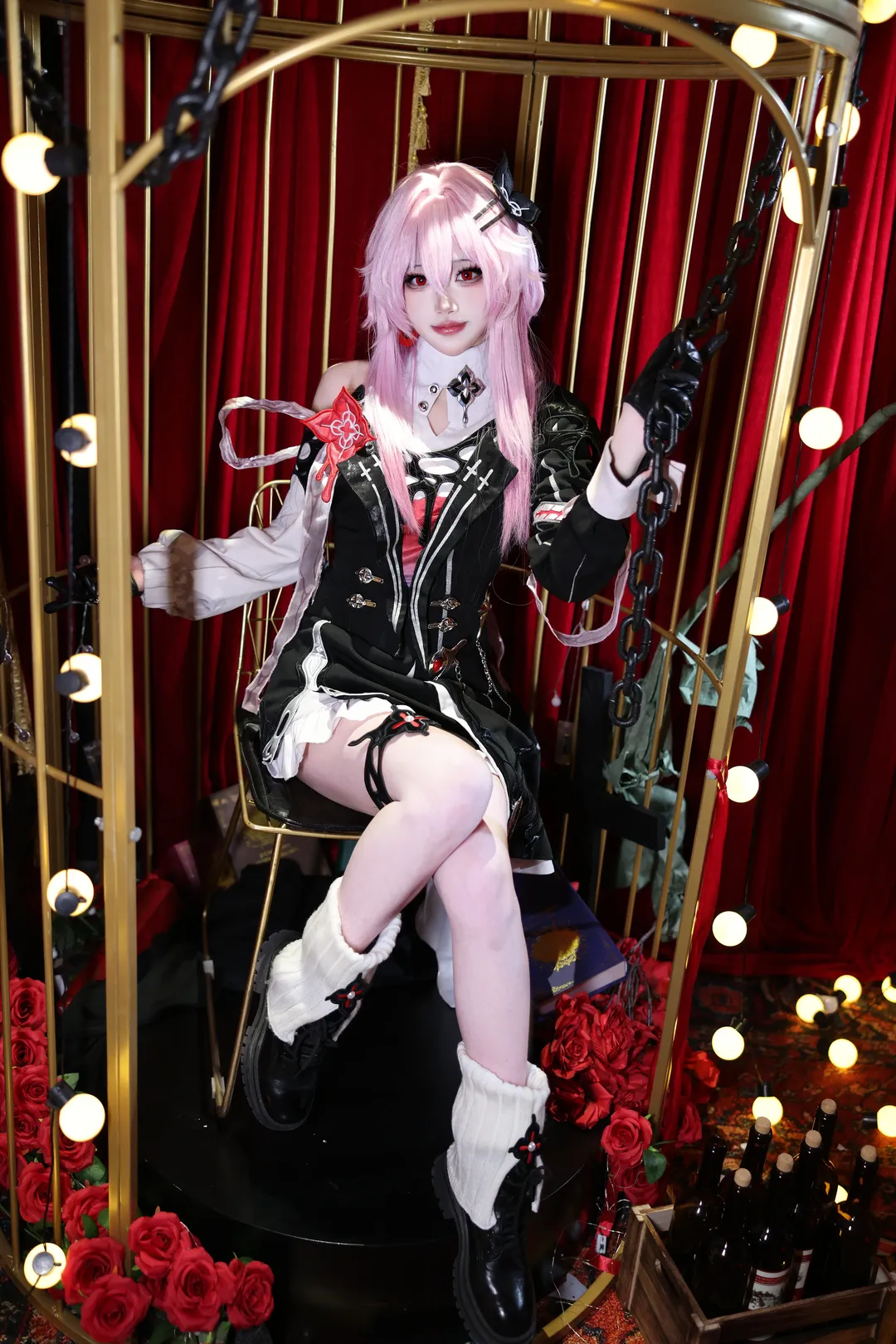 崩坏星穹铁道, 长夜月cos, cosplay摄影, 红黑穿搭, 鸟笼布景 - 第5张