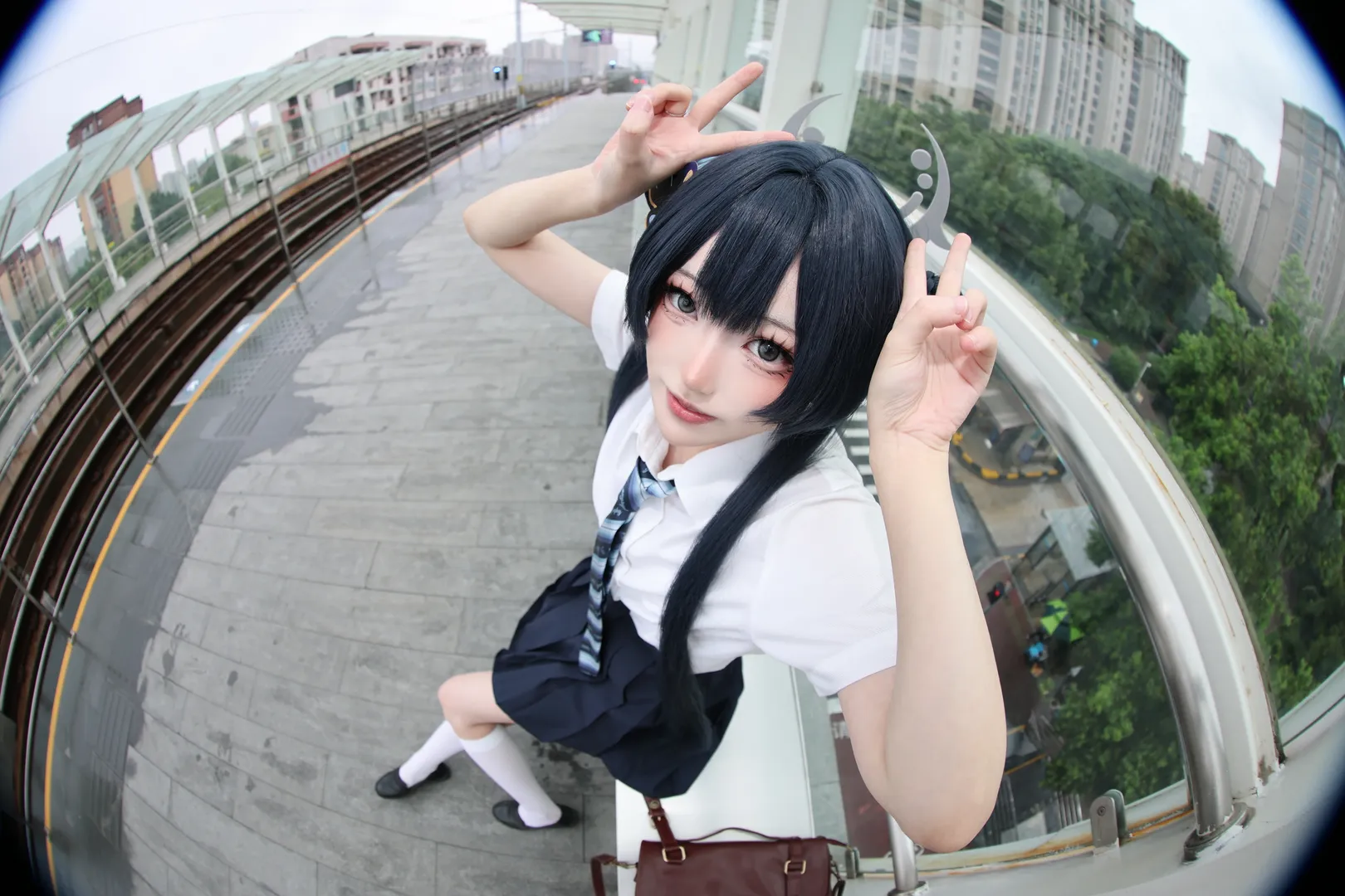 蔚蓝档案, 妃咲cos, jk制服, 白丝穿搭, 雨天车站