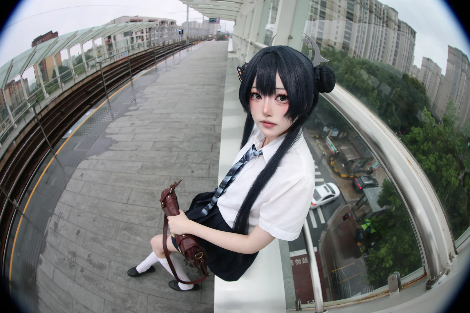蔚蓝档案, 妃咲cos, jk制服, 白丝穿搭, 雨天车站 - 第2张