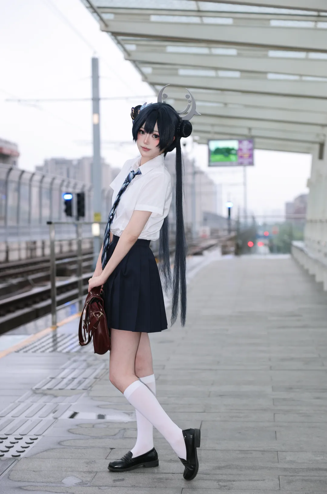 ロールプレイ, ブルーアーカイブ, キサキ コスプレ, JK制服, 白ストッキング - 3枚目