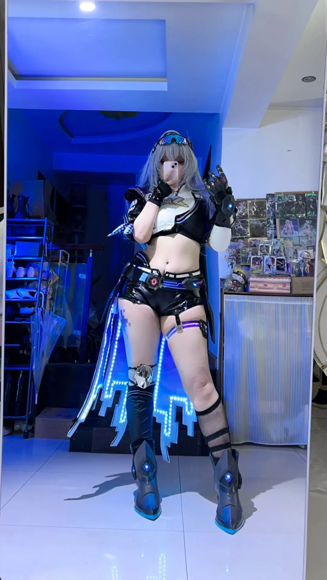 Honkai: Star Rail, Cyberpunk, Silver Wolf cosplay, Anime style selfie, Optoelectronic wings