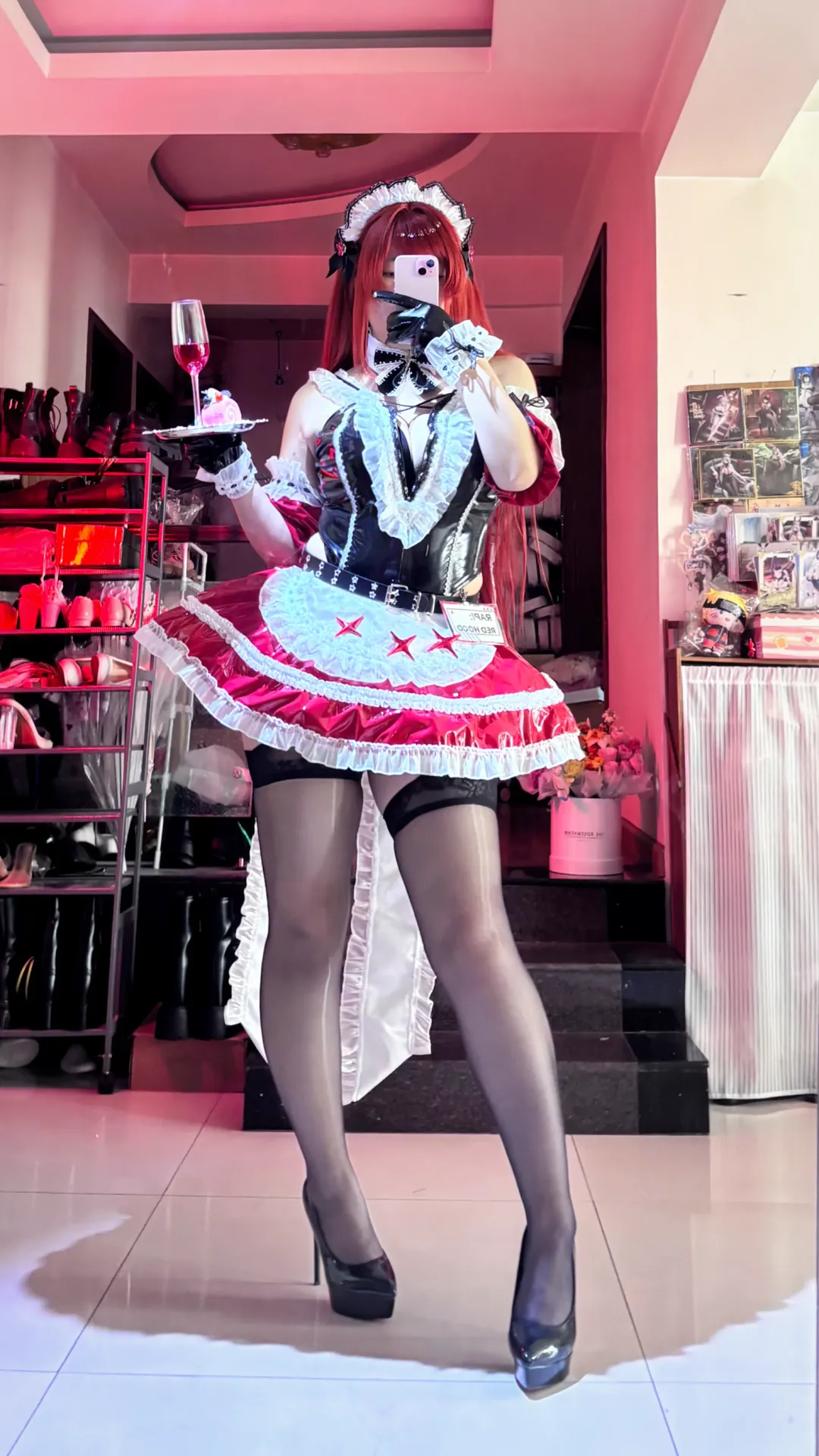 二次元コスプレ, 勝利の女神, 黒タイツ コーデ, ラピ レッドフード コスプレ, 赤・黒・白のメイド服コスプレ - 2枚目