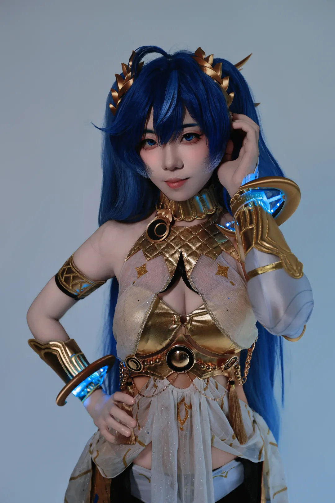 鸣潮, cosplay, 蓝发cos, 尤诺诺cos, 金甲角色