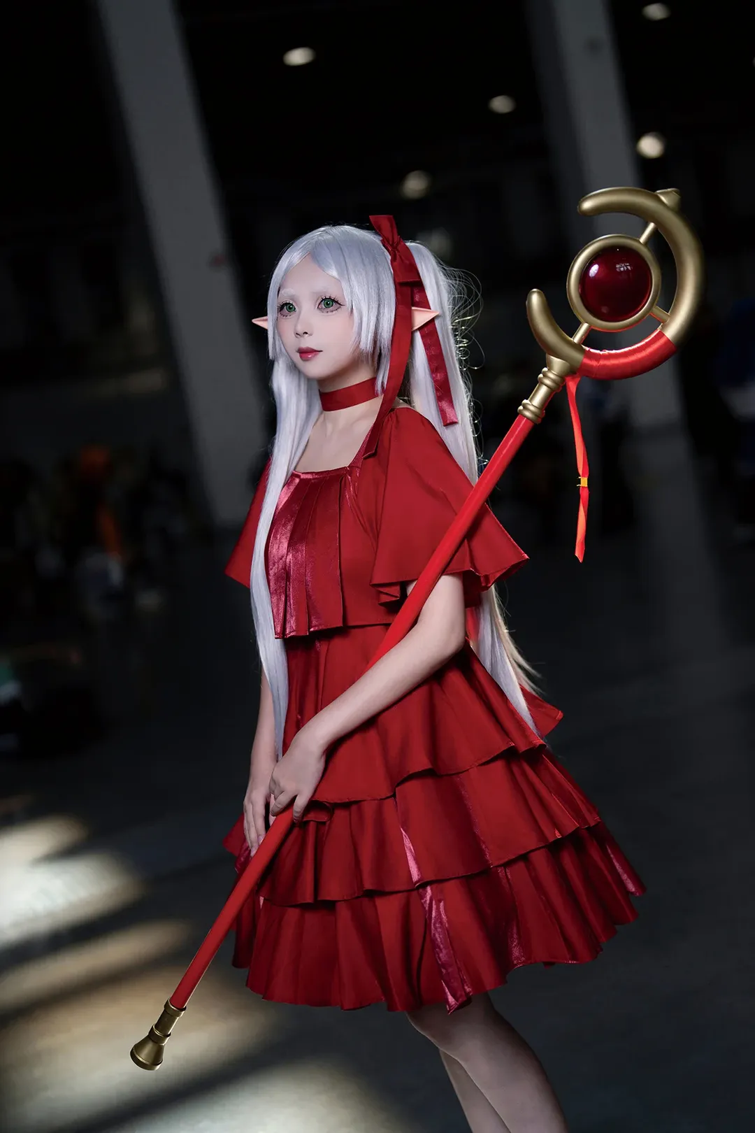 漫展返图, 葬送的芙莉莲, 芙莉莲cos, cosplay场照, 红裙cos - 第4张