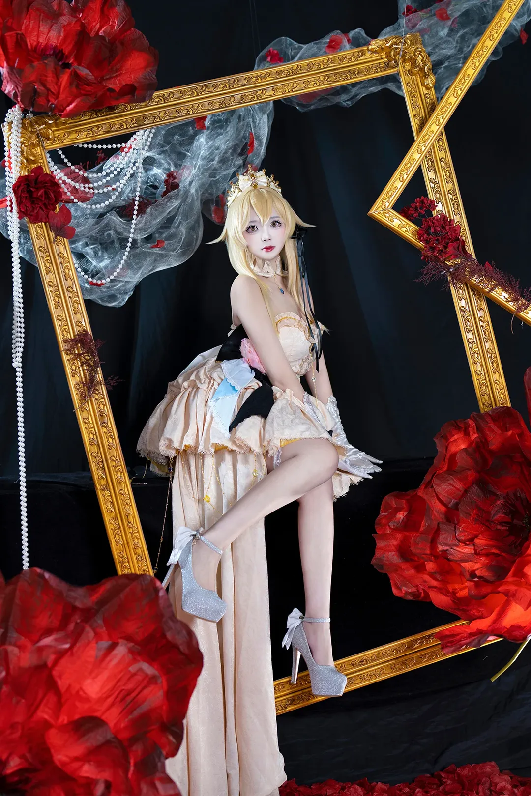 原神, コスプレ, 二次元撮影, 蛍 コスプレ, 額縁入りの赤いバラ