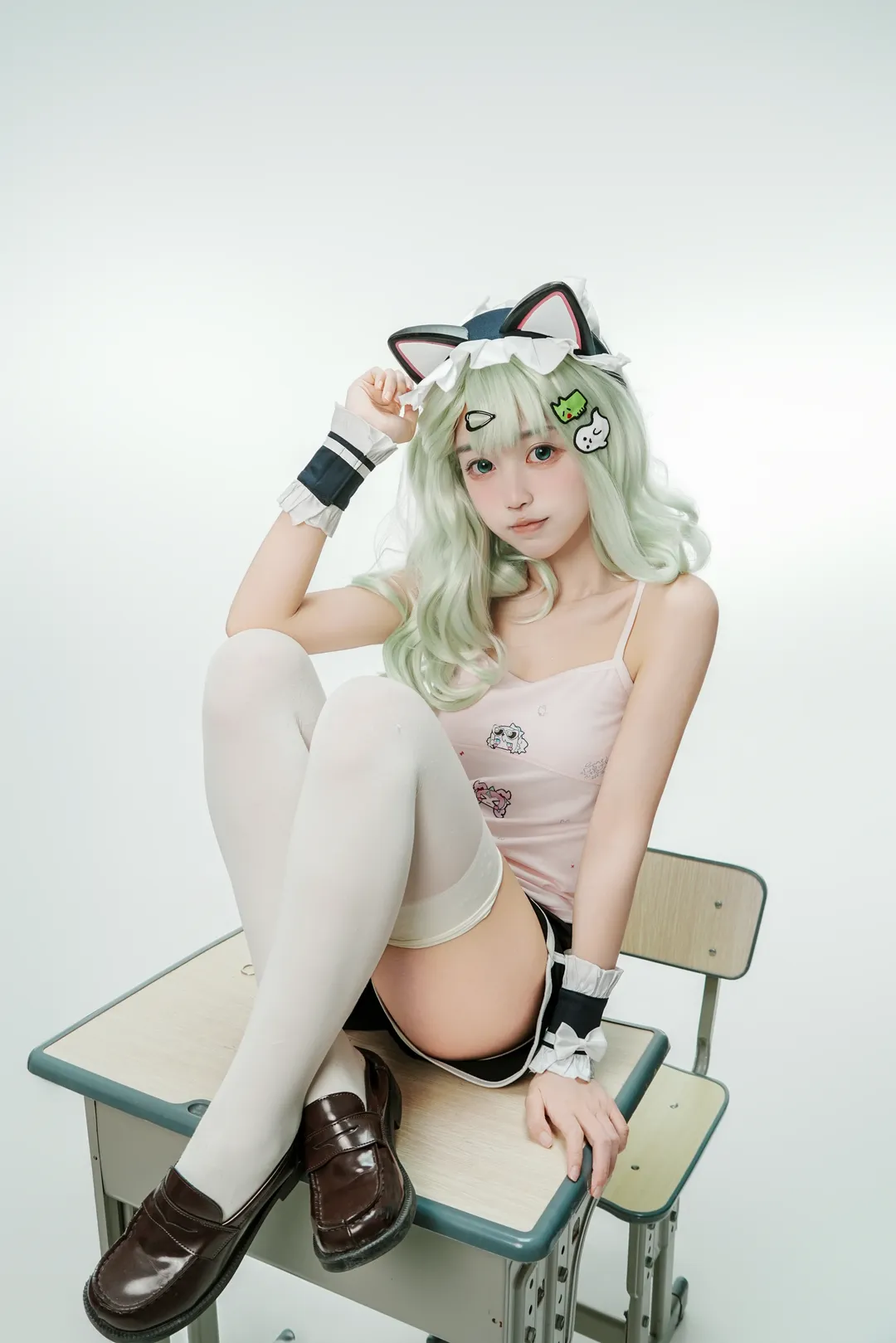 Zenless Zone Zero, Sunna cosplay, Cosplay photography, KFC collaboration, White stockings - Image 1