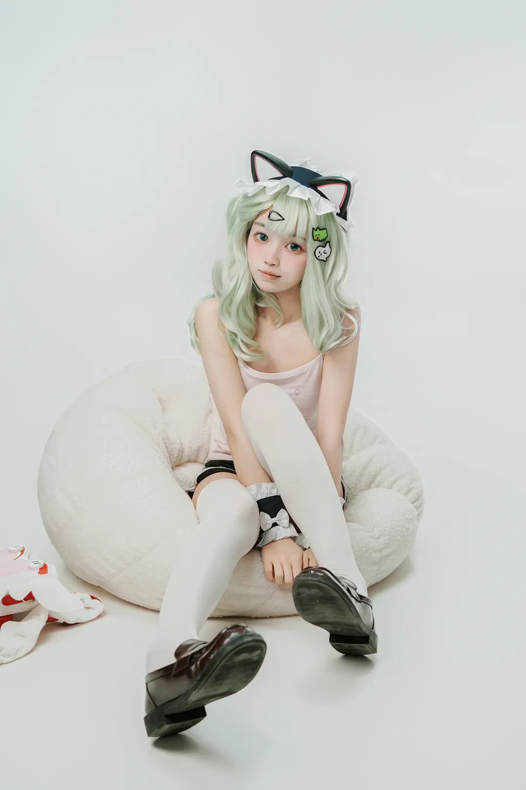 Zenless Zone Zero, Sunna cosplay, Cosplay photography, KFC collaboration, White stockings - Image 8